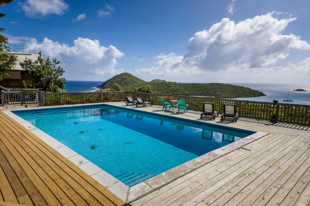 Beautiful swimming pool with sea view